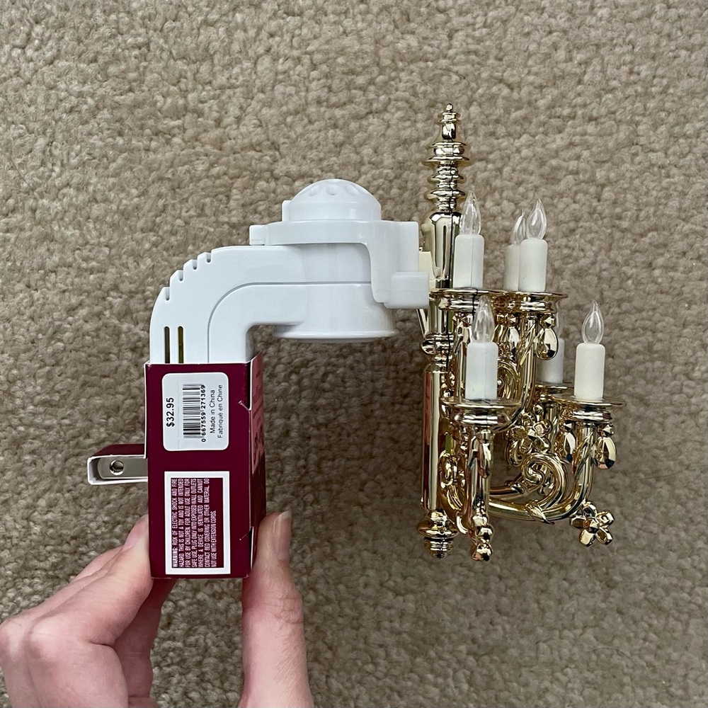 Bath & Body Works Bridgerton Gold Chandelier Nightlight Wallflower Plug - Picture 7 of 16